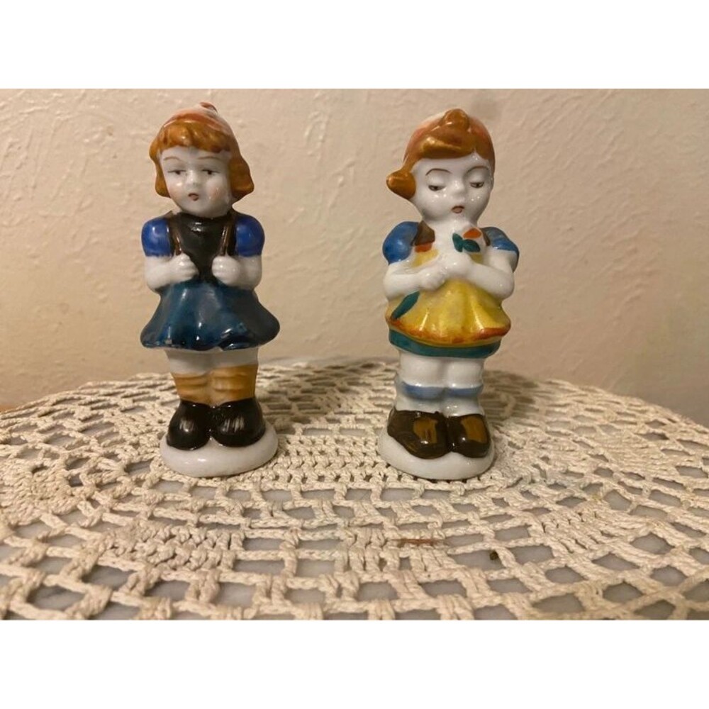 Vintage 1950s Japan Ceramic Boy & Girl Figurines Folk Style 4.5" Pair